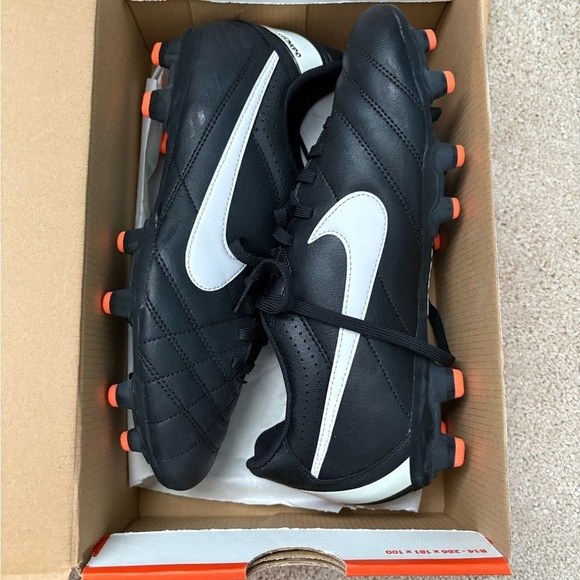 BRAND NEW: Nike Tiempo Natural IV FG Soccer Cleats Black/White Size 7.5 - Picture 2 of 7